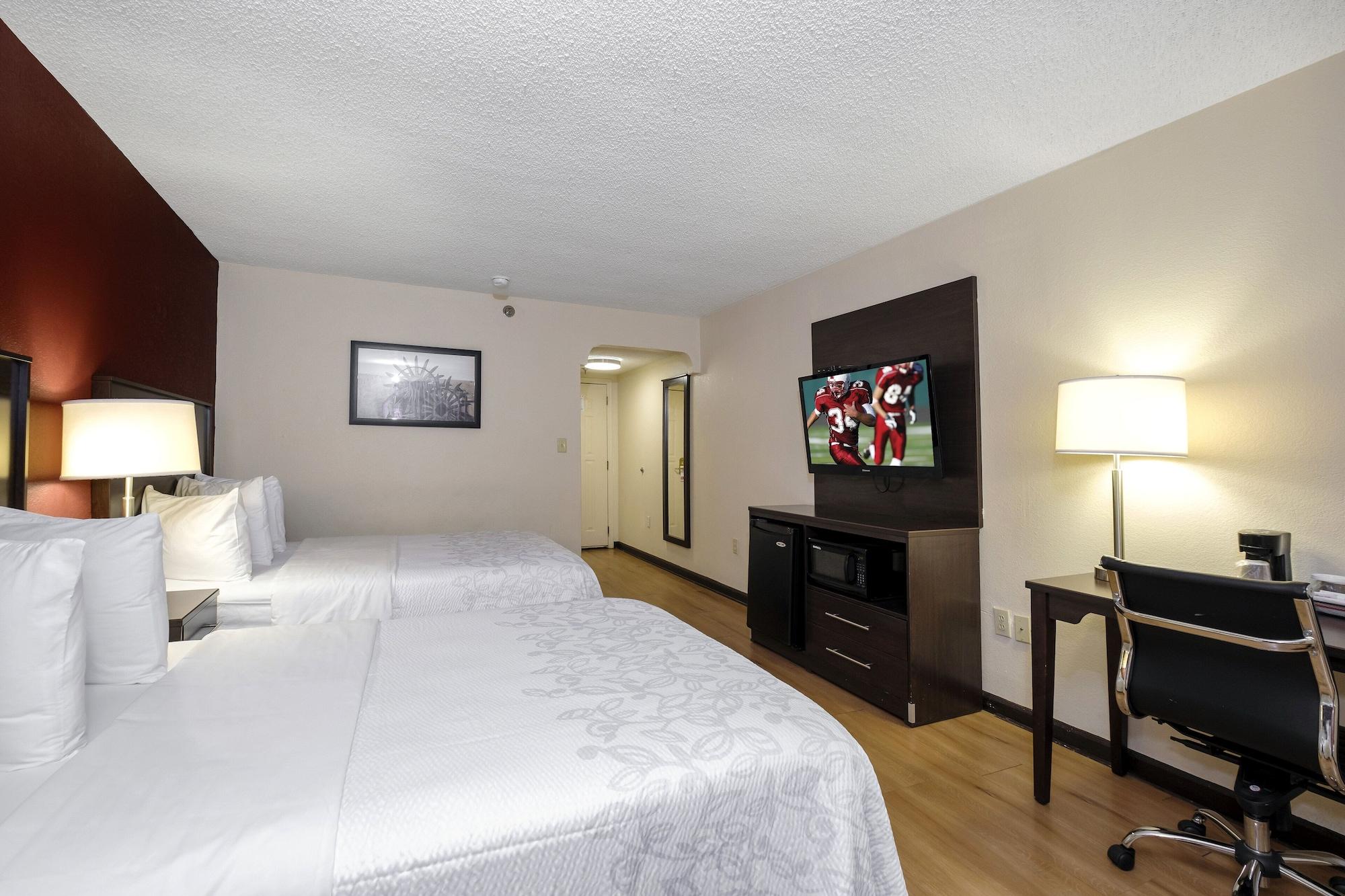Red Roof Inn Plus+ & Suites Opelika Exterior photo