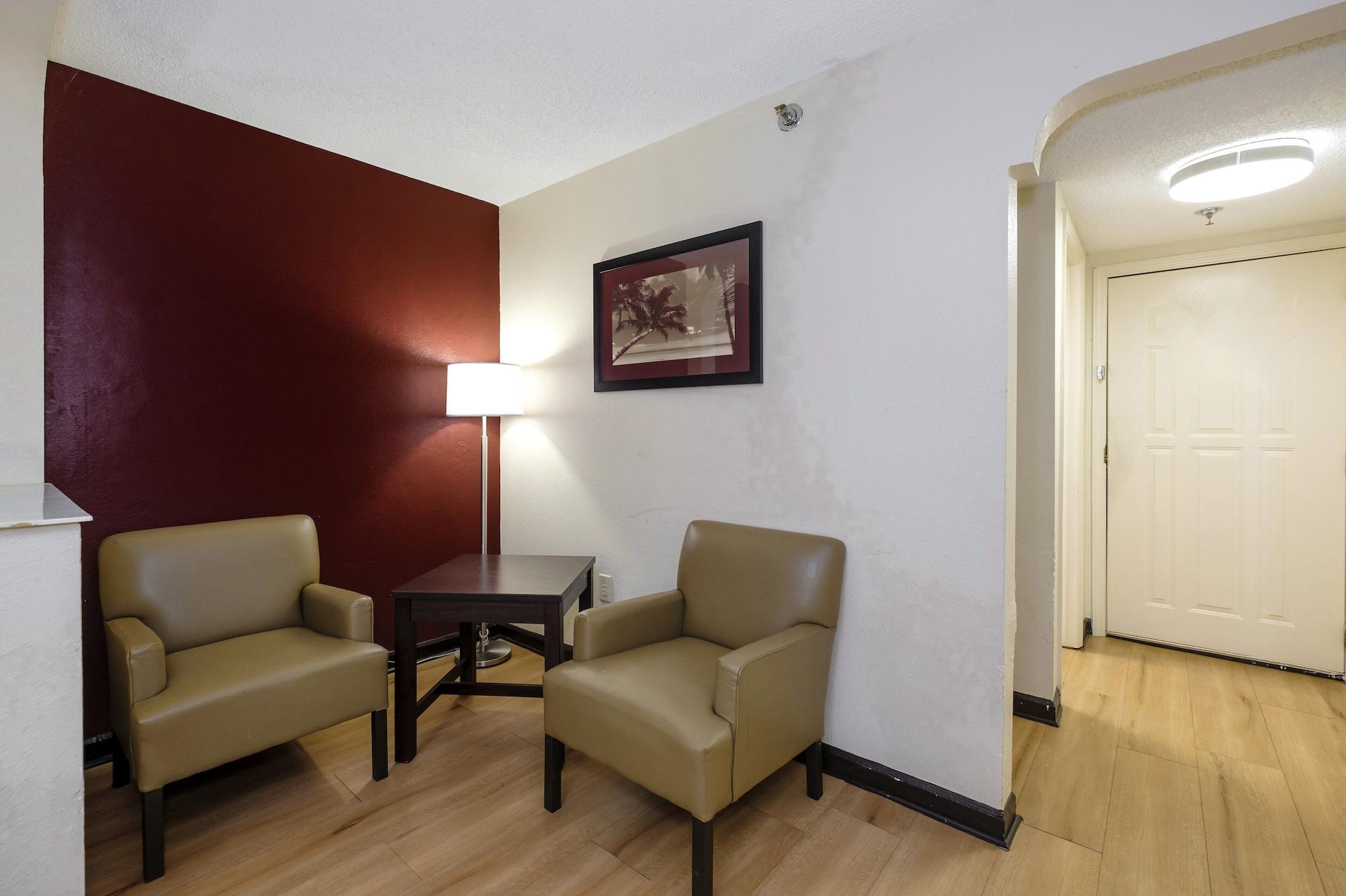 Red Roof Inn Plus+ & Suites Opelika Exterior photo