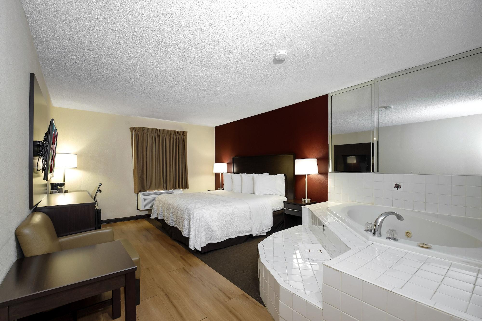 Red Roof Inn Plus+ & Suites Opelika Exterior photo
