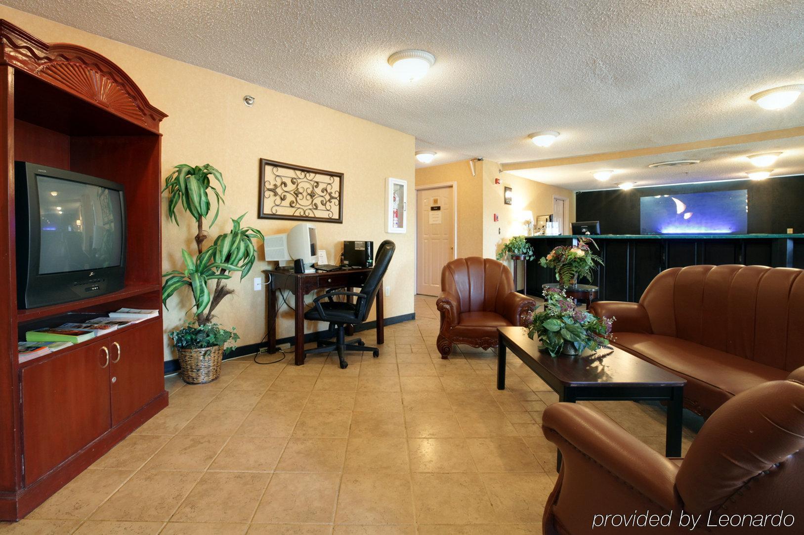 Red Roof Inn Plus+ & Suites Opelika Interior photo